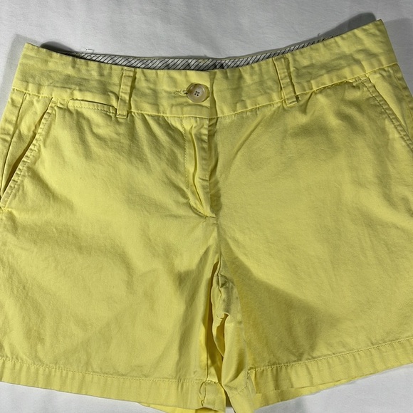 LOFT womens bright yellow basic flat front 5.5" inseam chino shorts - size 6 - Picture 1 of 9
